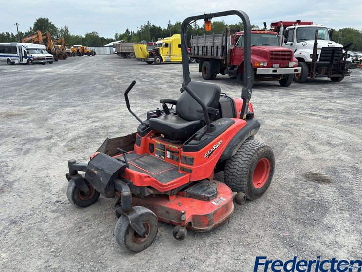 kubota-zd320-zero-turn-image-1