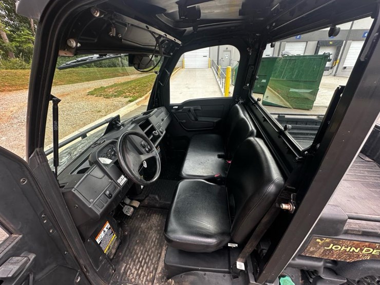 2021-john-deere-gator-image-14