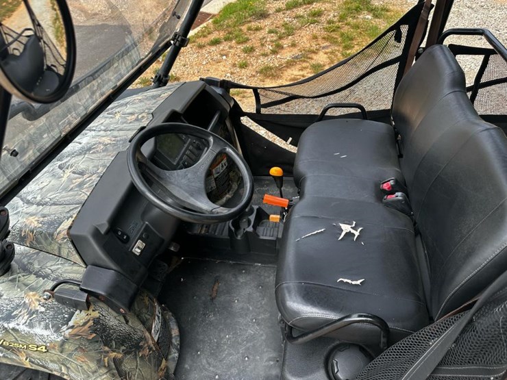 2021-john-deere-gator-image-6