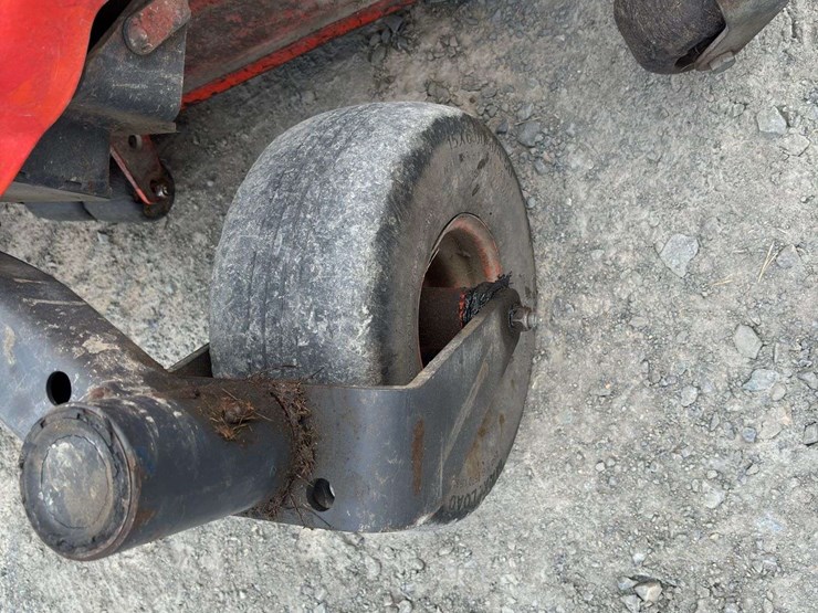 kubota-zd320-zero-turn-image-9