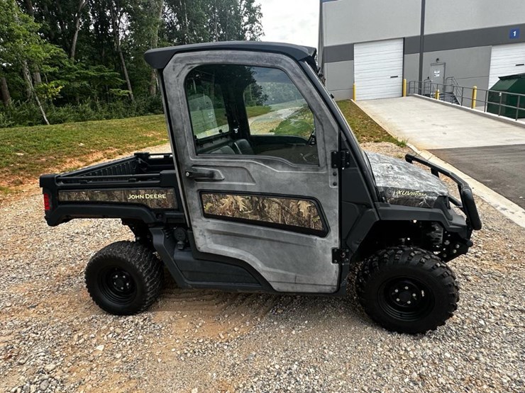 2021-john-deere-gator-image-3