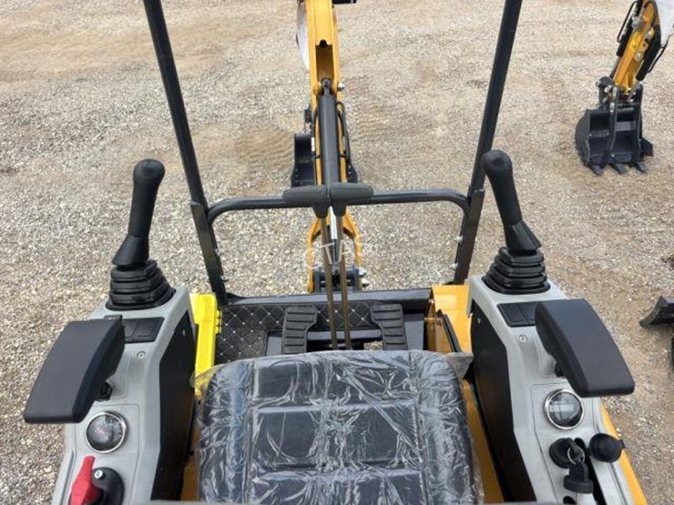 #2-•-yanmar-engine-excavator---model-sdle20-image-5