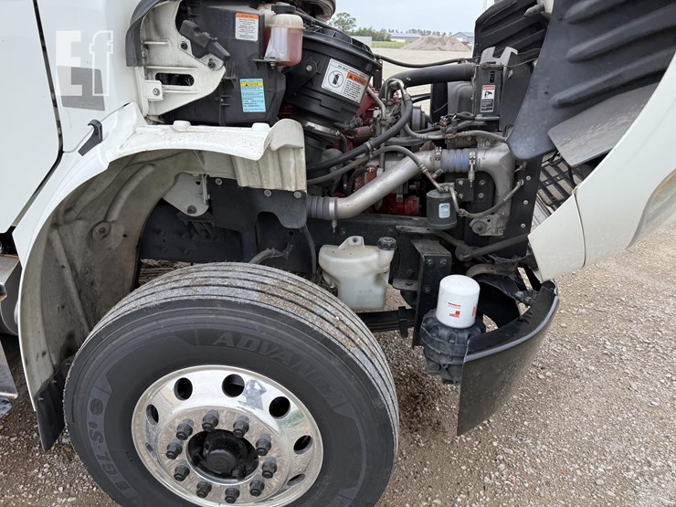 2017-freightliner-business-class-m2-106-image-36