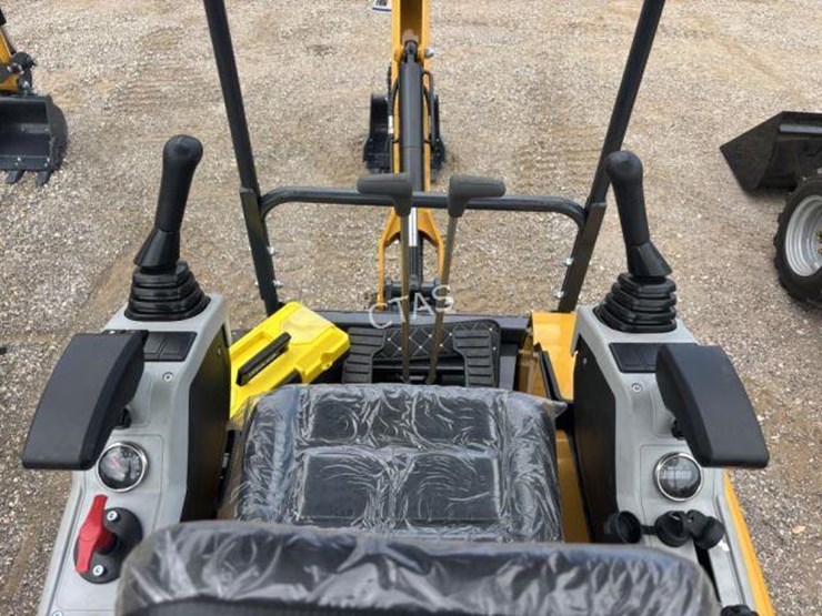 #3-•-yanmar-engine-excavator---model-sdle20-image-5
