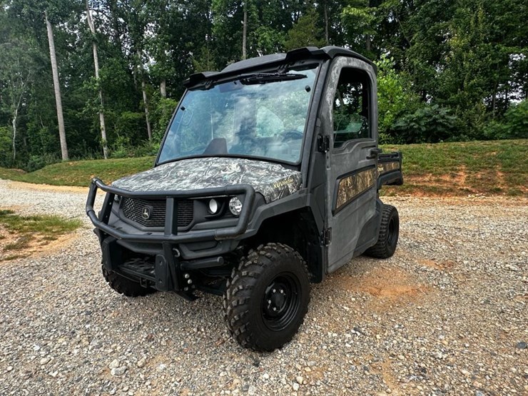 2021-john-deere-gator-image-11