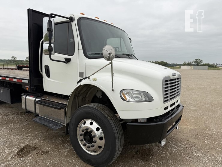 2017-freightliner-business-class-m2-106-image-5