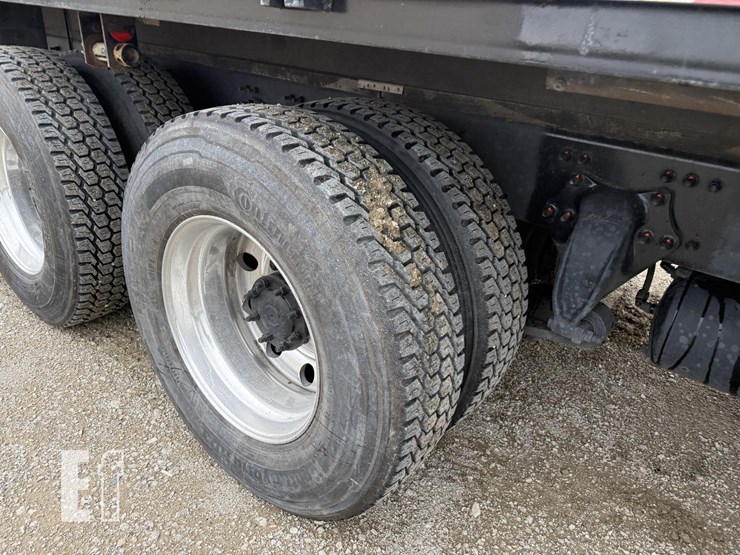 2017-freightliner-business-class-m2-106-image-11