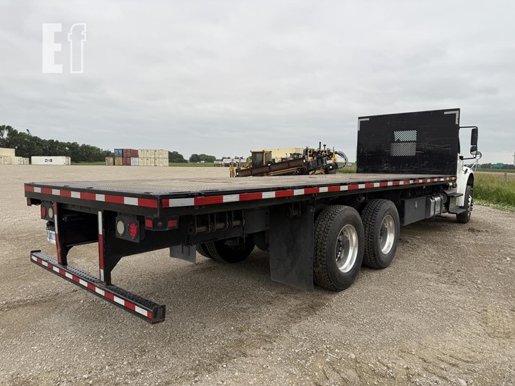 2017-freightliner-business-class-m2-106-image-14
