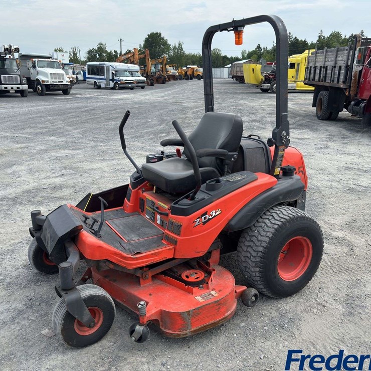 Kubota ZD320 Zero Turn