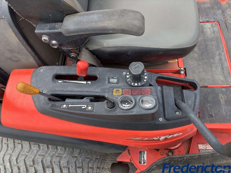 kubota-zd320-zero-turn-image-14