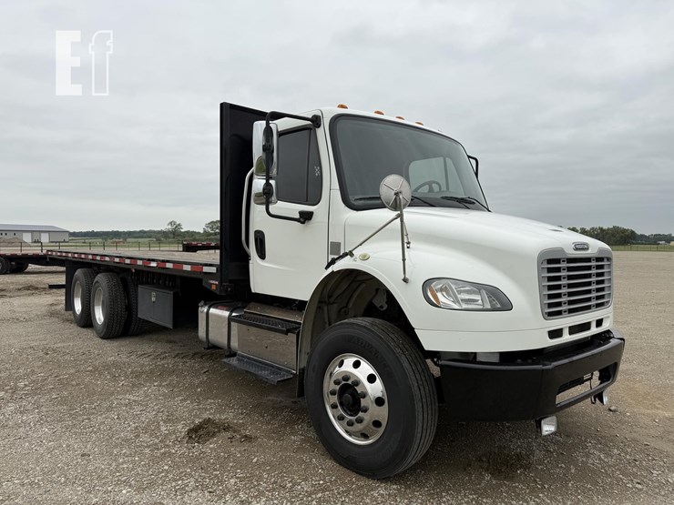 2017-freightliner-business-class-m2-106-image-2
