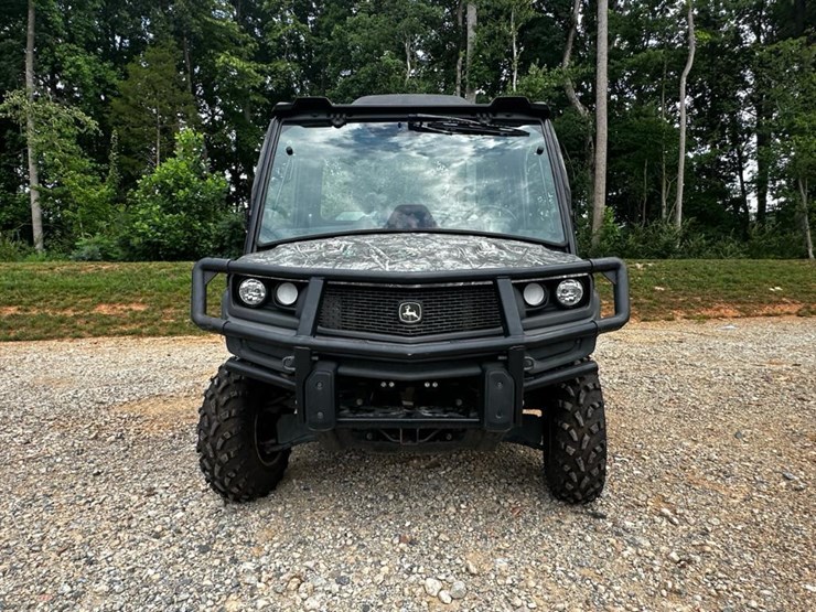2021-john-deere-gator-image-4