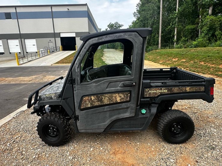 2021-john-deere-gator-image-2