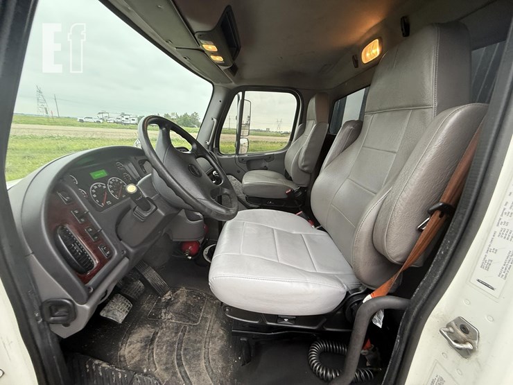 2017-freightliner-business-class-m2-106-image-29