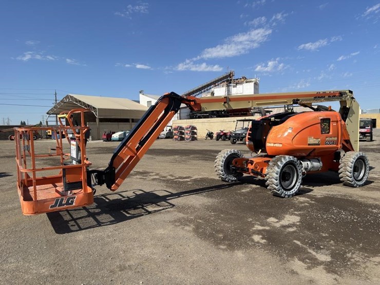 2017-jlg-600ajn-image-1