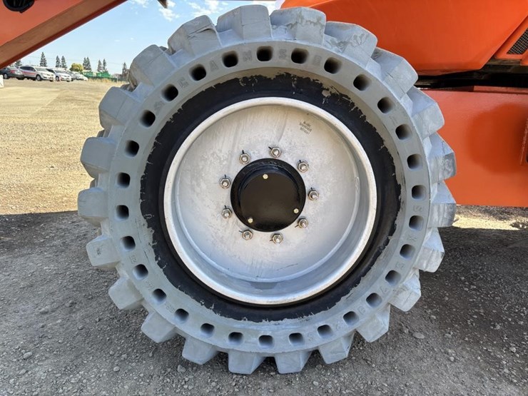 2017-jlg-600ajn-image-22