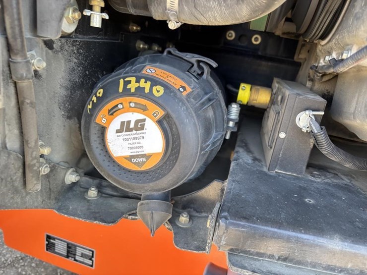 2017-jlg-600ajn-image-36