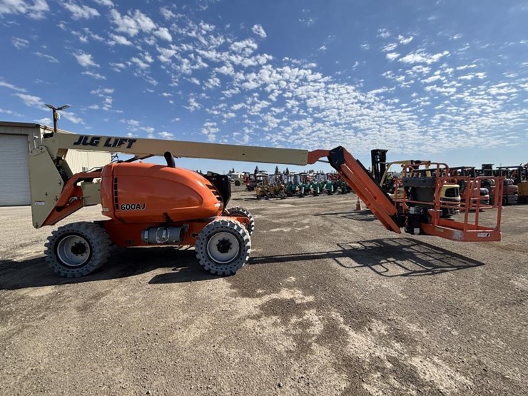 2017-jlg-600ajn-image-7