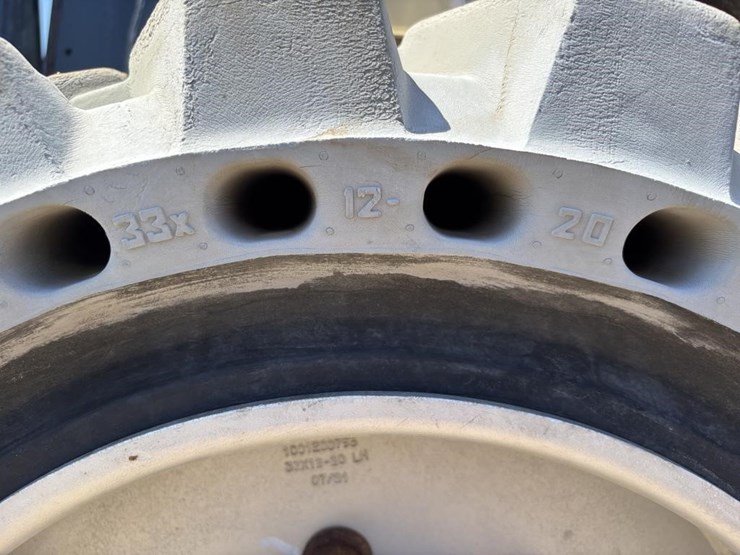 2017-jlg-g5-18a-image-16