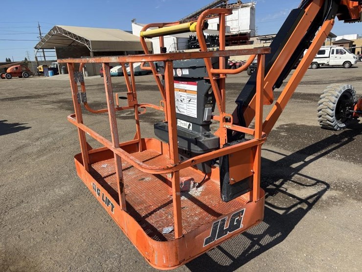 2017-jlg-600ajn-image-10