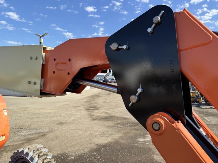 2017-jlg-600ajn-image-17