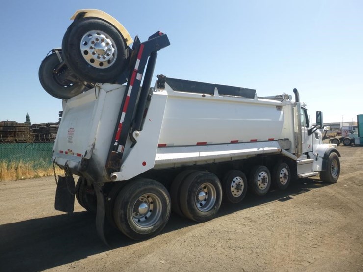 2020-peterbilt-567-image-3