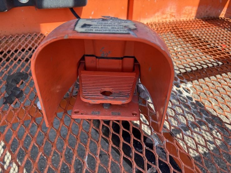 2017-jlg-600ajn-image-13