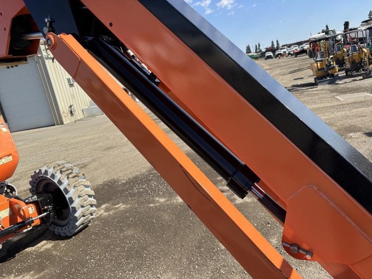 2017-jlg-600ajn-image-16