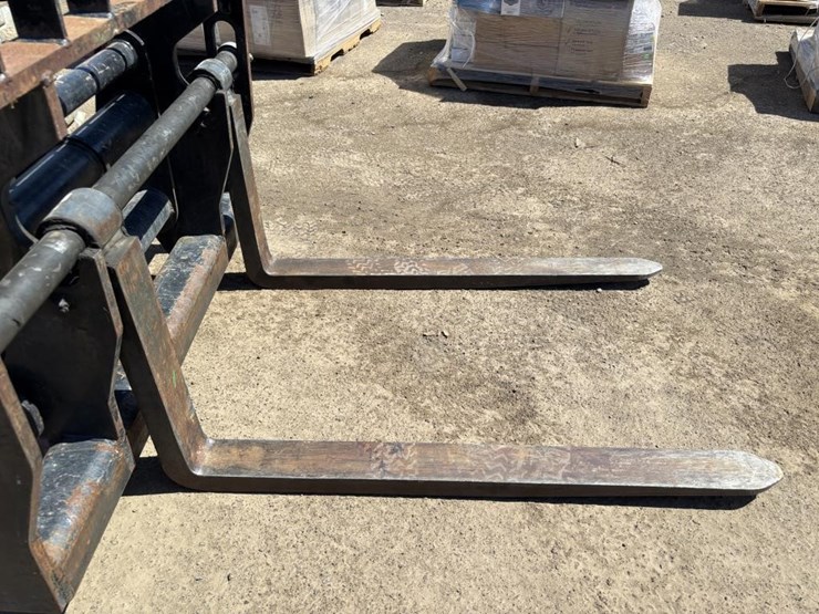 2017-jlg-g5-18a-image-10