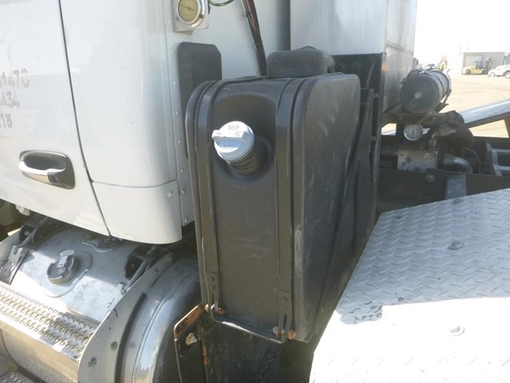 2020-peterbilt-567-image-15