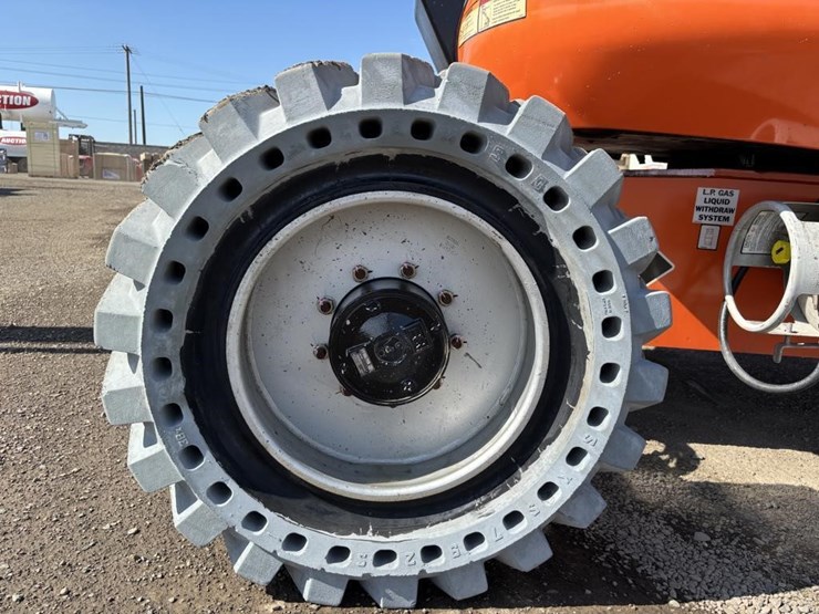 2017-jlg-600ajn-image-20