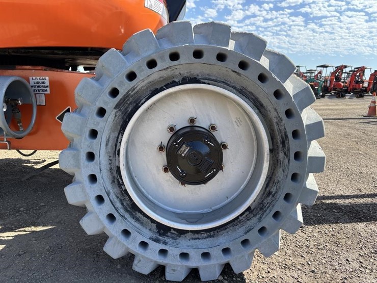 2017-jlg-600ajn-image-21