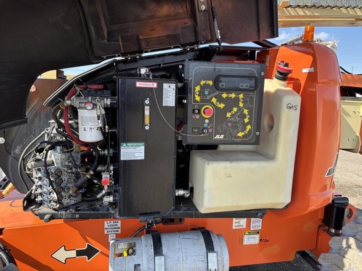 2017-jlg-600ajn-image-26
