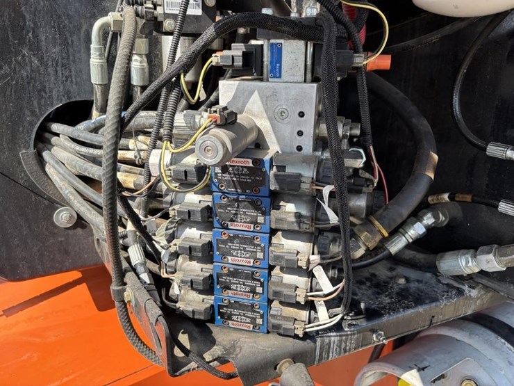 2017-jlg-600ajn-image-27