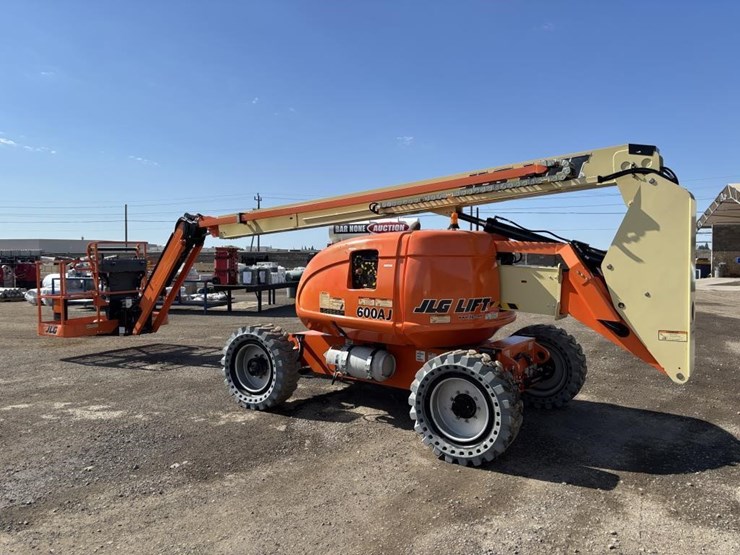 2017-jlg-600ajn-image-4
