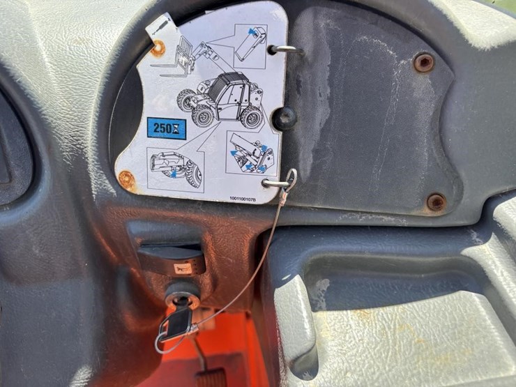 2017-jlg-g5-18a-image-25