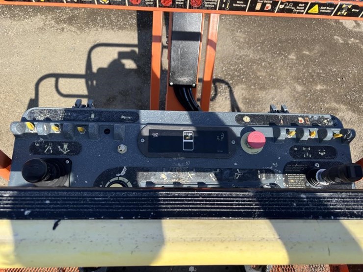 2017-jlg-600ajn-image-12