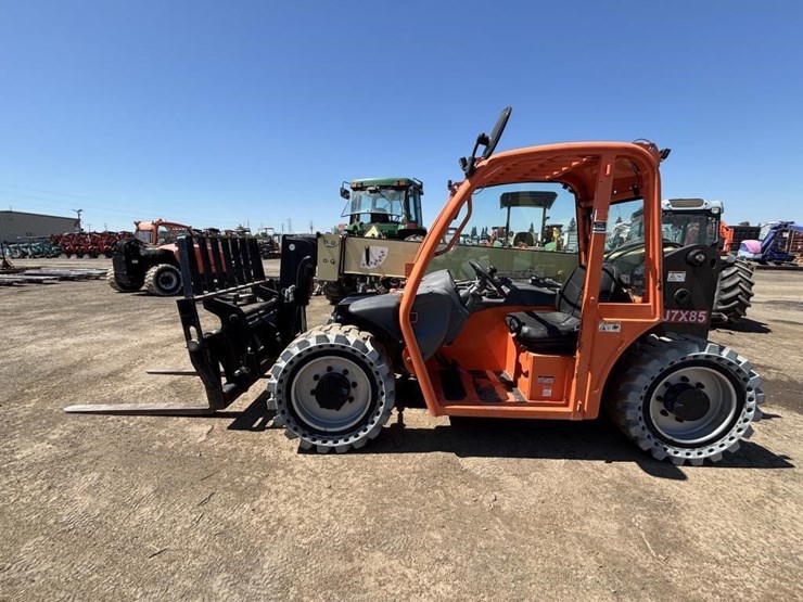 2017-jlg-g5-18a-image-5