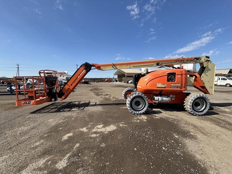 2017-jlg-600ajn-image-5