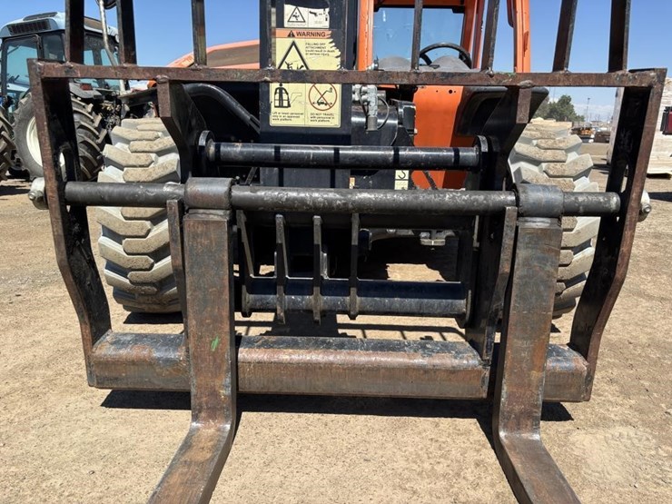 2017-jlg-g5-18a-image-11