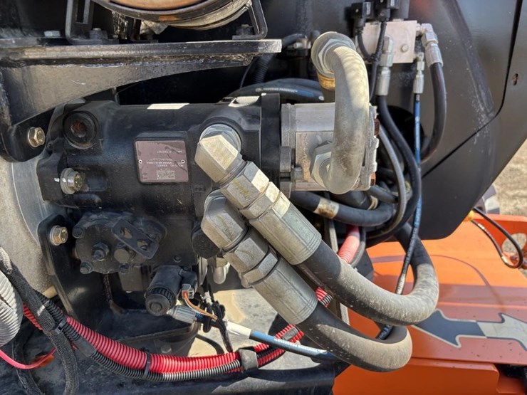 2017-jlg-600ajn-image-39