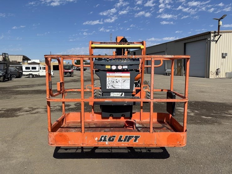 2017-jlg-600ajn-image-6