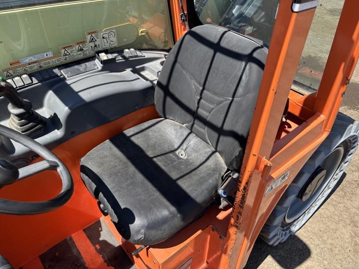 2017-jlg-g5-18a-image-21