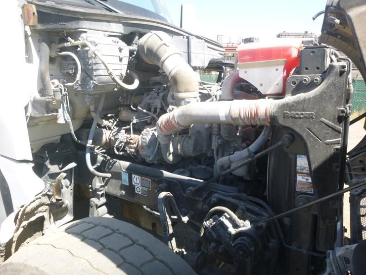 2020-peterbilt-567-image-26