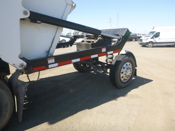 2020-peterbilt-567-image-11