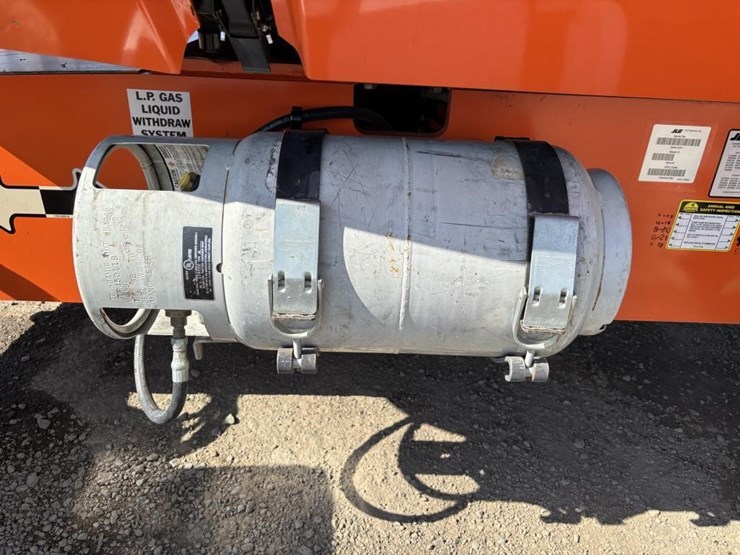 2017-jlg-600ajn-image-25