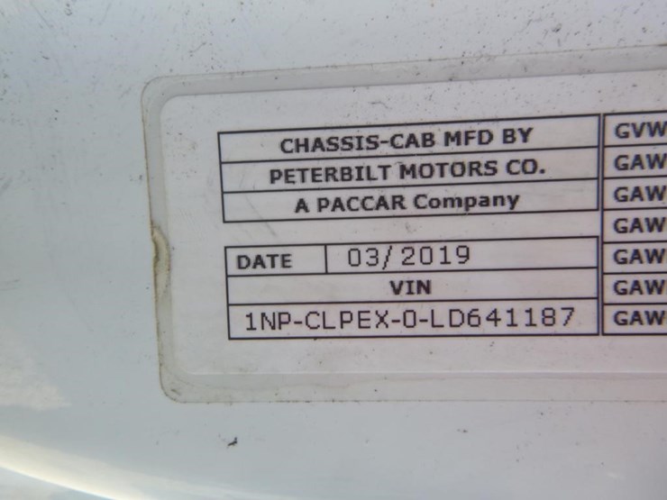 2020-peterbilt-567-image-33