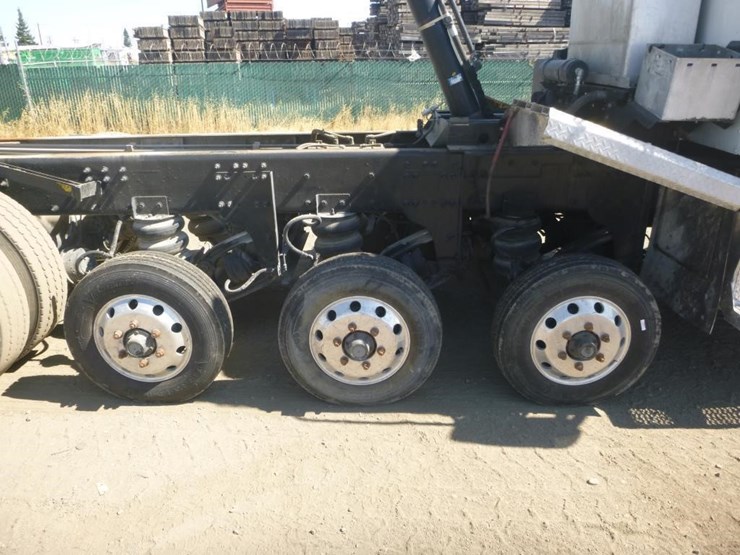 2020-peterbilt-567-image-9