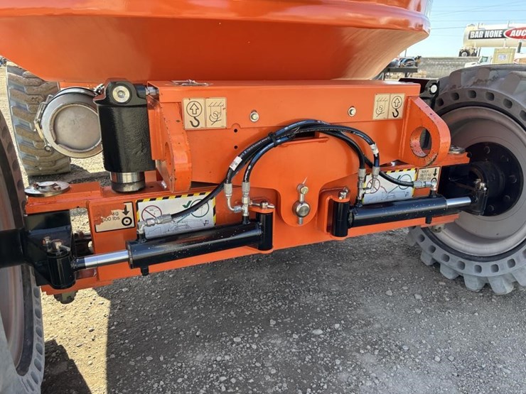2017-jlg-600ajn-image-9