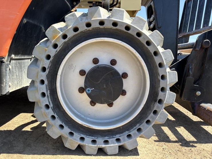 2017-jlg-g5-18a-image-19